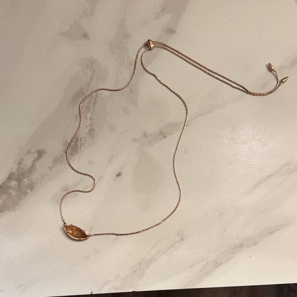Elegant Gold Leaf Pendant Necklace